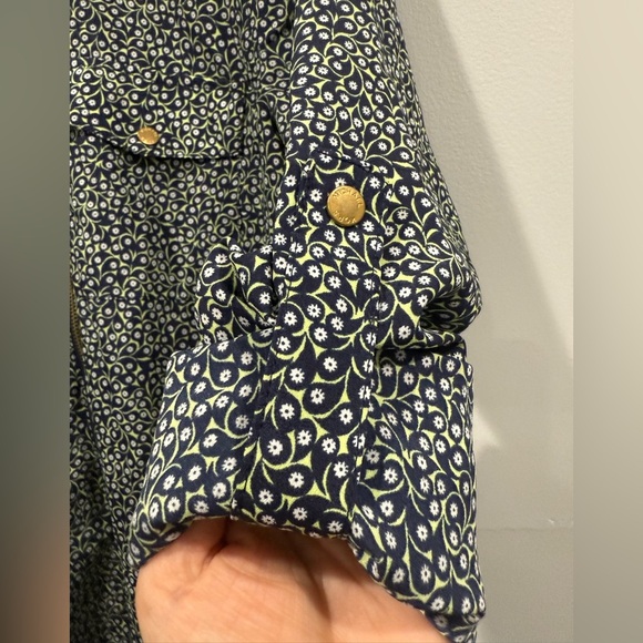 Michael Kors Navy and Green Floral Blouse with front zipper closure /size S - Picture 10 of 11